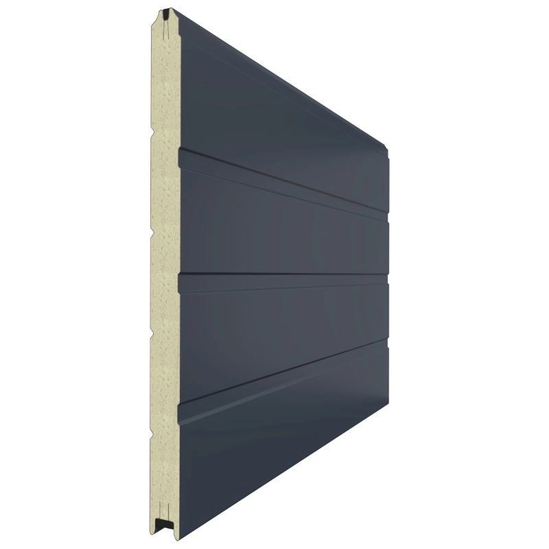 Панель секционных ворот цвета антрацит в дизайне Гладкий лист: Доска