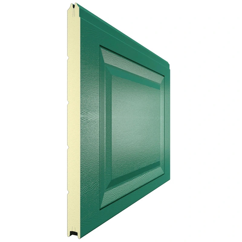 Панель секционных ворот зеленого цвета в дизайне Филенка