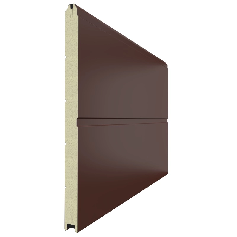 Панель секционных ворот красно-коричневого цвета в дизайне Гладкий лист: Широкая полоса