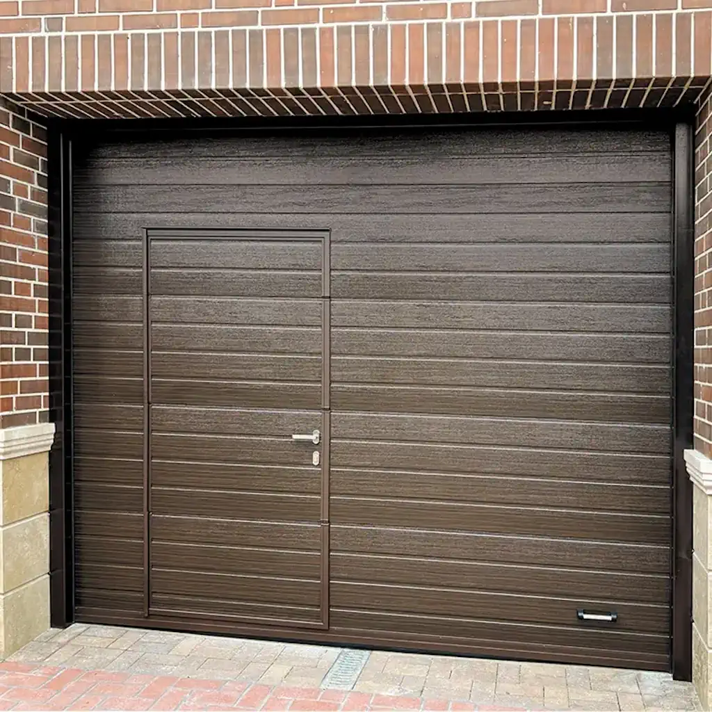 Калитка в полотне ворот слева