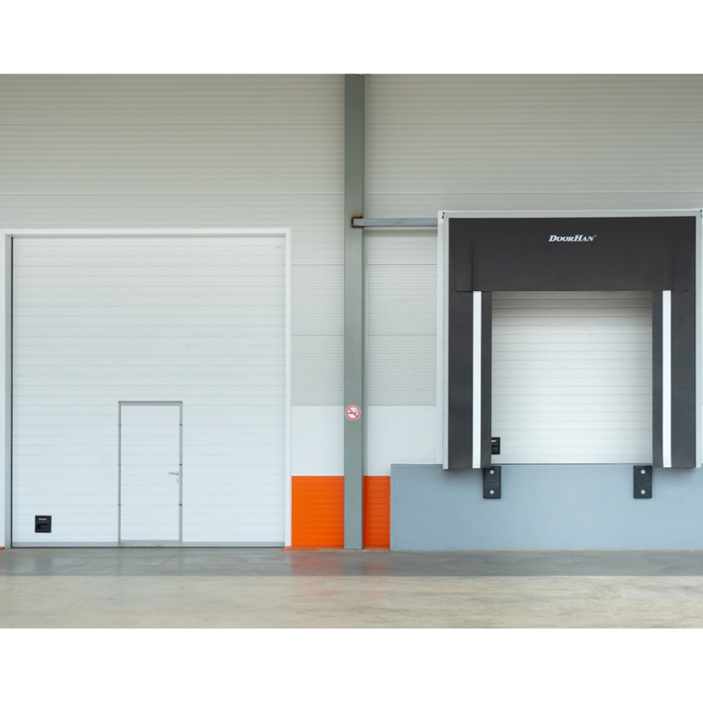  Калитка по центру промышленных ворот